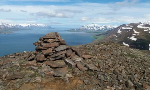 Gönguvika: Miðnæturganga á Miðvíkurfjall