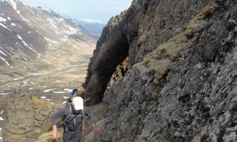 Heiðinnamannahellir-Heiðinnamannafjall