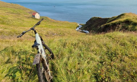 Nípá í Út-Kinn-Náttfaravíkur: Fjallahjólaferð á rafhjóli