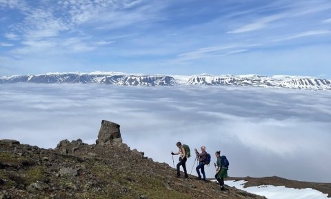 Gönguvika: Fjögurra tinda ferð í Eyjafirði. Laufásstrandarfjöllin