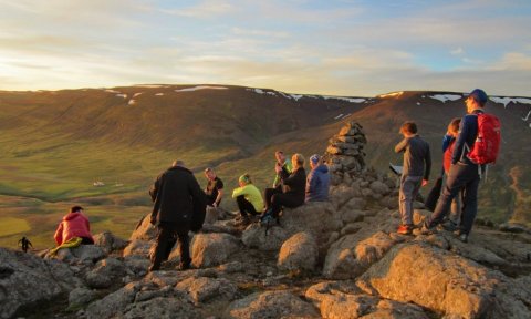 Barna- og fjölskylduferð: Sólstöðuferð á Haus - aflýst