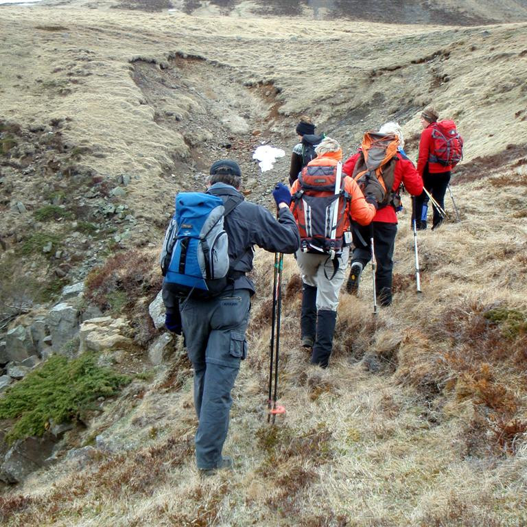 Gengið upp með árgili Ytri-Tunguár