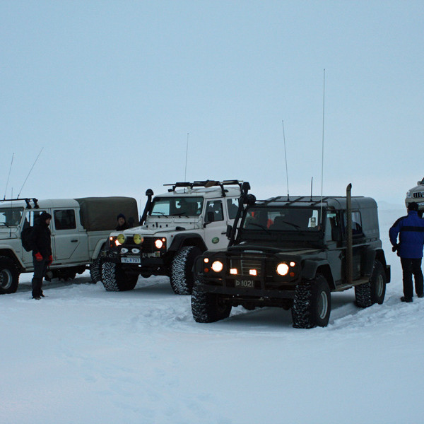 Lagt upp á breyttum jeppum frá hingveginum að Sæluhúsinu við Jökulsá.