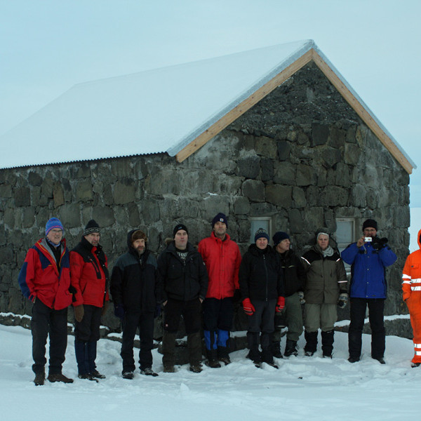 Hópur FFA við Sæluhúsið við Jökulsá á Fjöllum.