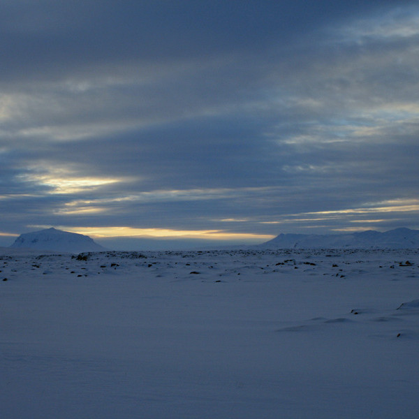 Á leið í Herðubreiðarlindir: Herðubreið (t.v.) og Herðubreiðarfjöll.