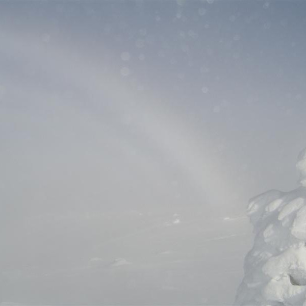 Regnboginn varð alltaf tilkomumeiri þrefaldur, fjórfaldur og jafnvel  fimmfaldur á kafla.