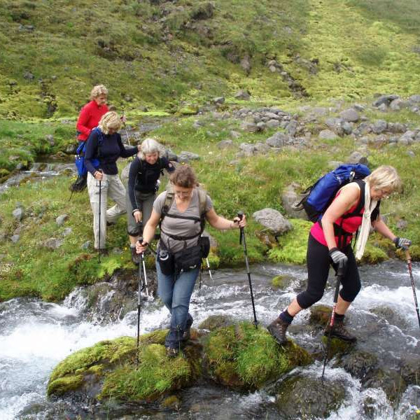 Stilkað og vaðið yfir Féeggjará