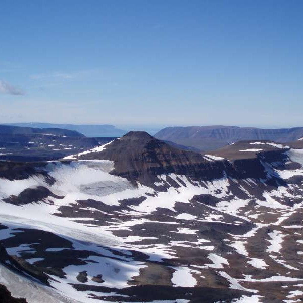 Í fjarska sést í Tindastól