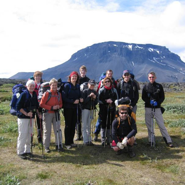 Hópurinn áður en lagt var í hann. Frá vinstri: Jóhanna,Ólöf, Lína, Þuríður,Nanna Björk, Sigga Stína, Haukur, Stefán, Skúli og Frímann fararstjóri fyrir framan hópinn.