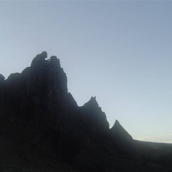 Klettadrangarnir við Bræðrafell taka á sig ýmsar nyndir.