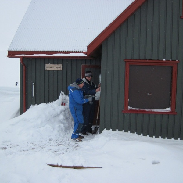 Formaðurinn mátar skillti á Núja-Dreka