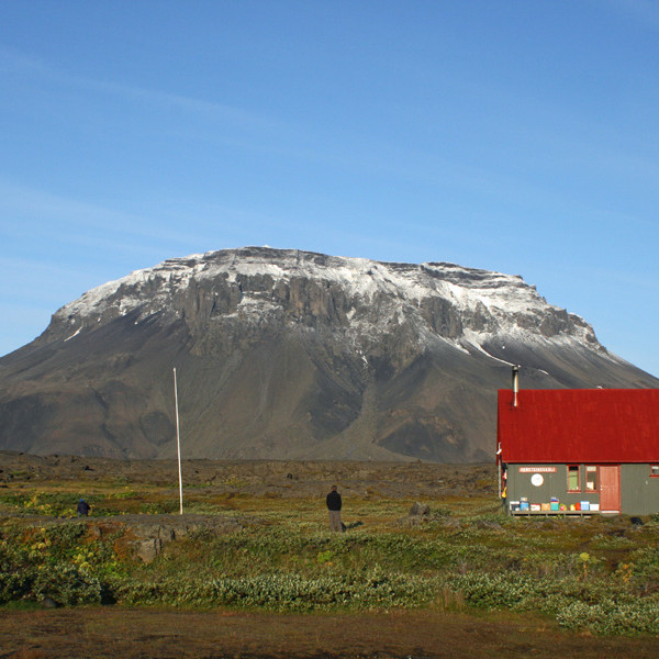Þorsteinsskáli og Herðubreið að morgni 22.08.09.