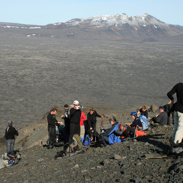 Ofarlega í skriðufæti Herðubreiðar. Sér norðvestur á Eggert.