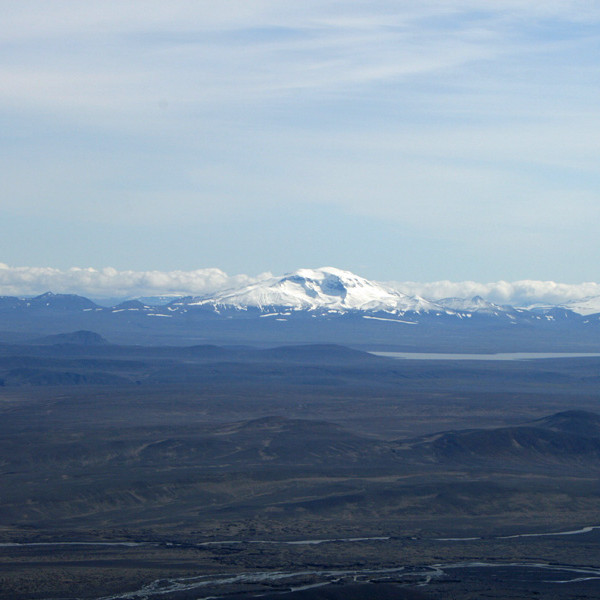 Á tindi Herðubreiðar: Snæfell.