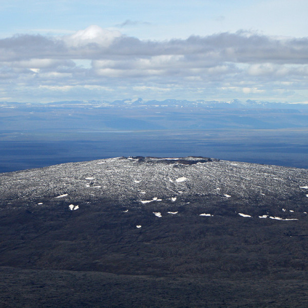 Á tindi Herðubreiðar: Kollóttadyngja og Kerling v/ Eyjafjörð í fjarska.