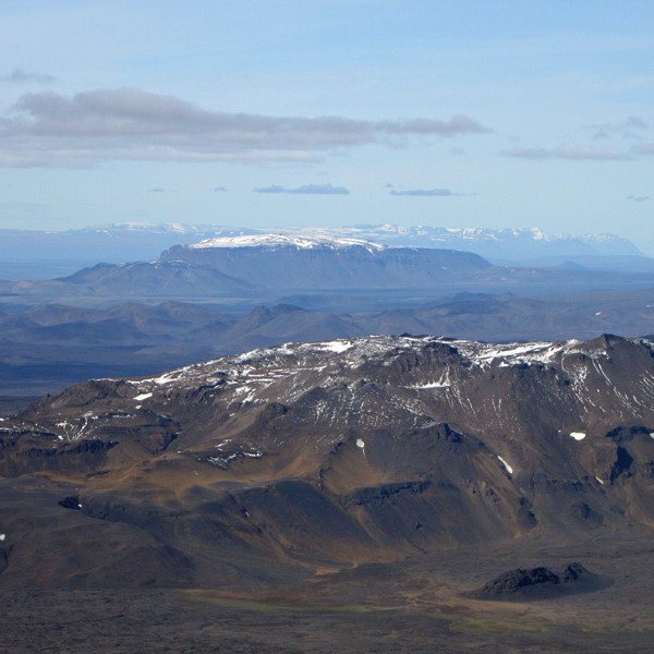 Á tindi Herðubreiðar: Eggert og Bláfjall.