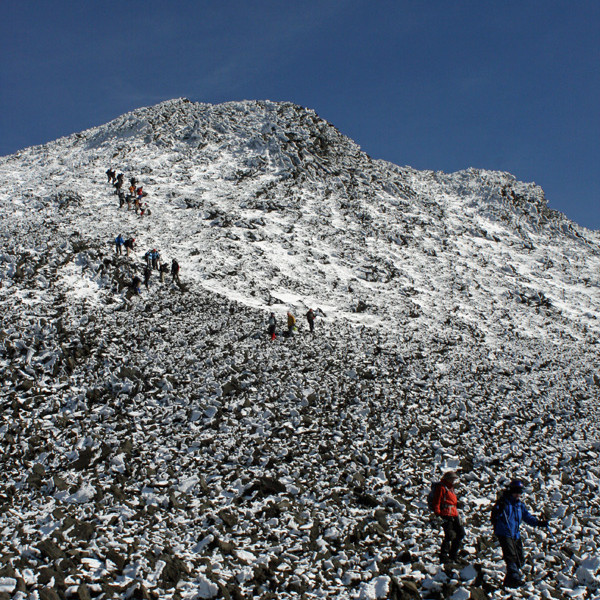 Hátindur Herðubreiðar: hópurinn á leið niður.