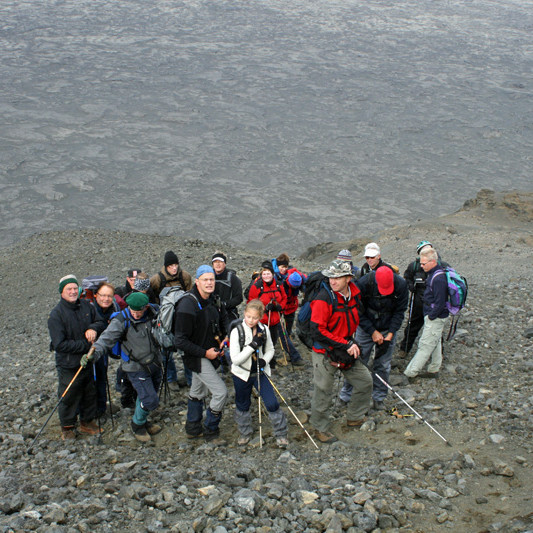 Áning neðan klettanna í Herðubreið.