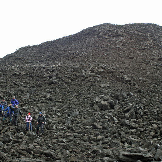 Á leið niður af hátindi Herðubreiðar.