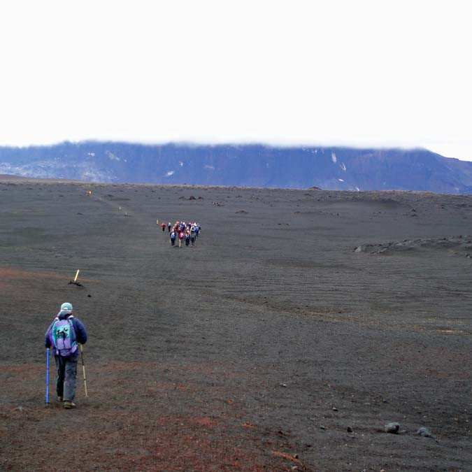 Gengið frá Vikraborgum við Öskjuop suður að Víti og Öskjuvatni.