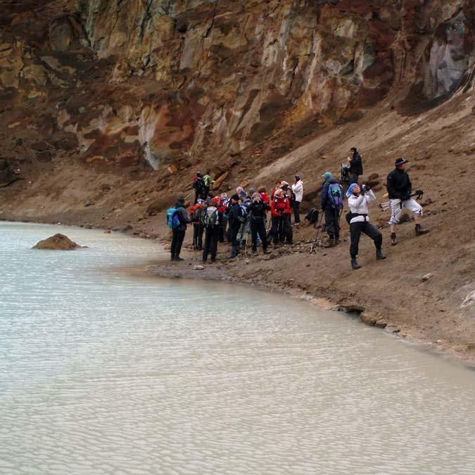 Hópur FFA niðri í Víti í Öskju.