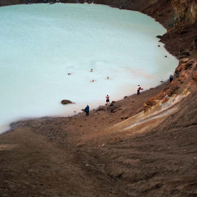 Nokkrir úr hópi FFA brugðu sér í sund í Víti.