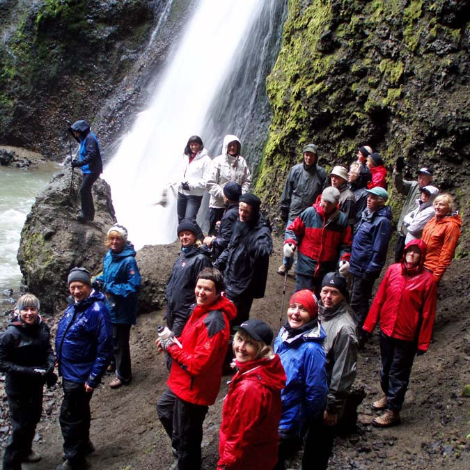 Eigum við að stinga okkur í hylinn undir fossinum?