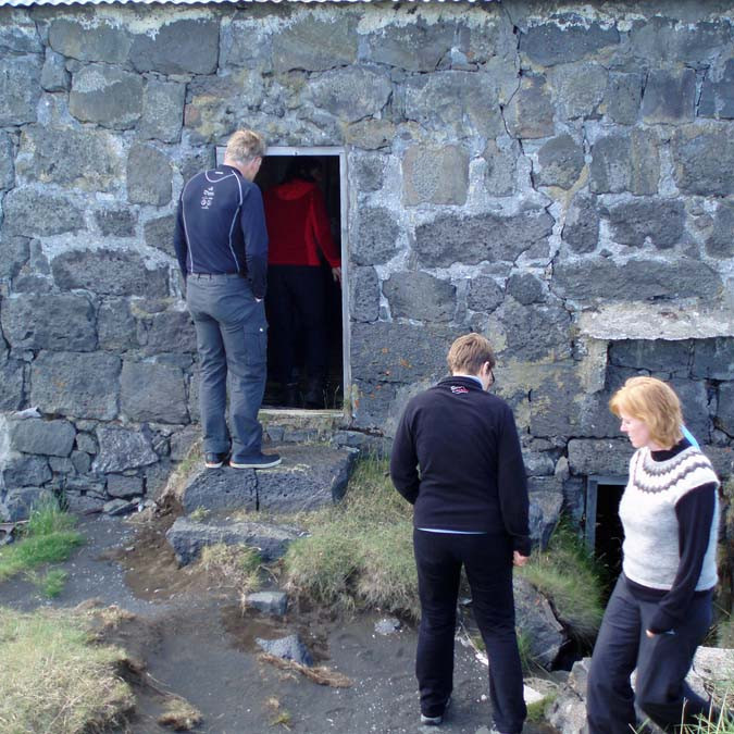 Aðaldyrnar austan á Gamla Sæluhúsinu við Jökulsá.