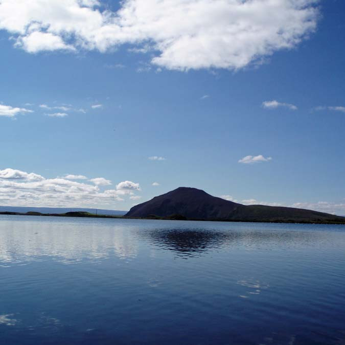 Á Neslandatanga við Mývatn: Belgjarfjall.