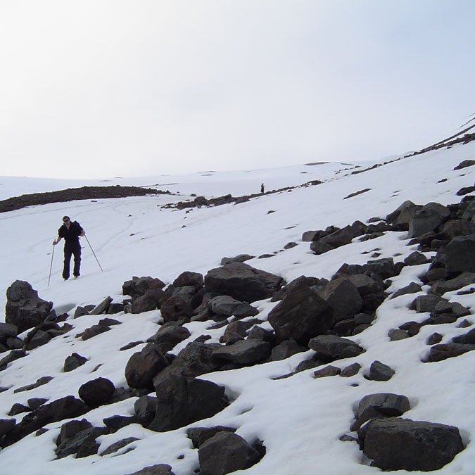 Skíðað niður úr Reistarárskarði.