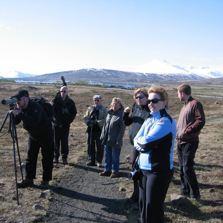 Strax var byrjað að skoða umhverfið og fræða þátttakendur.