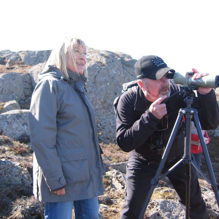 Júlla og Jón Magnússon á útkíkki.