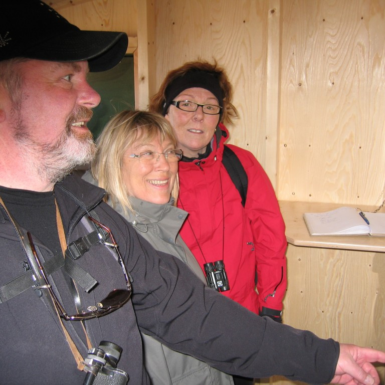 Jón að uppfræða Júllu og Siggu Stínu.