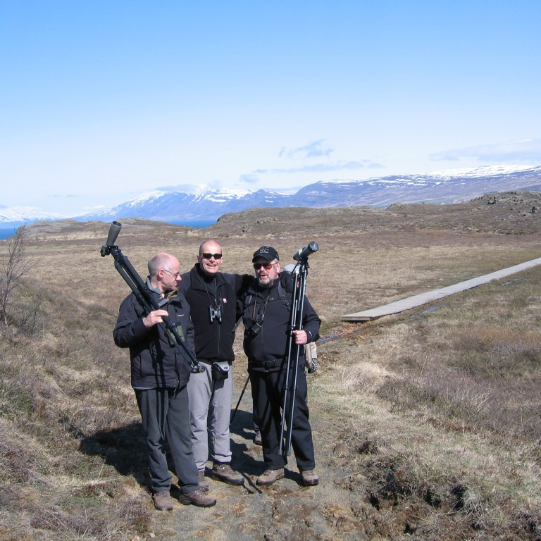 Myndasmiðurinn ásamt fararstjóra og sérlegum aðstoðarmanni hans.