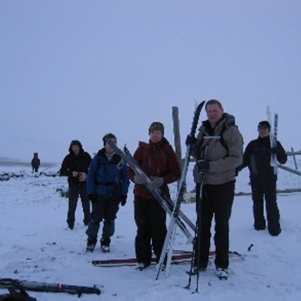 Upphaf ferðar, grátt í lofti en allir glaðir.