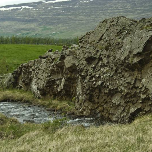Berggangur sem áin beygði fyrir