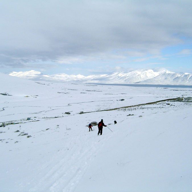 Skessuhryggur handan fjarðar