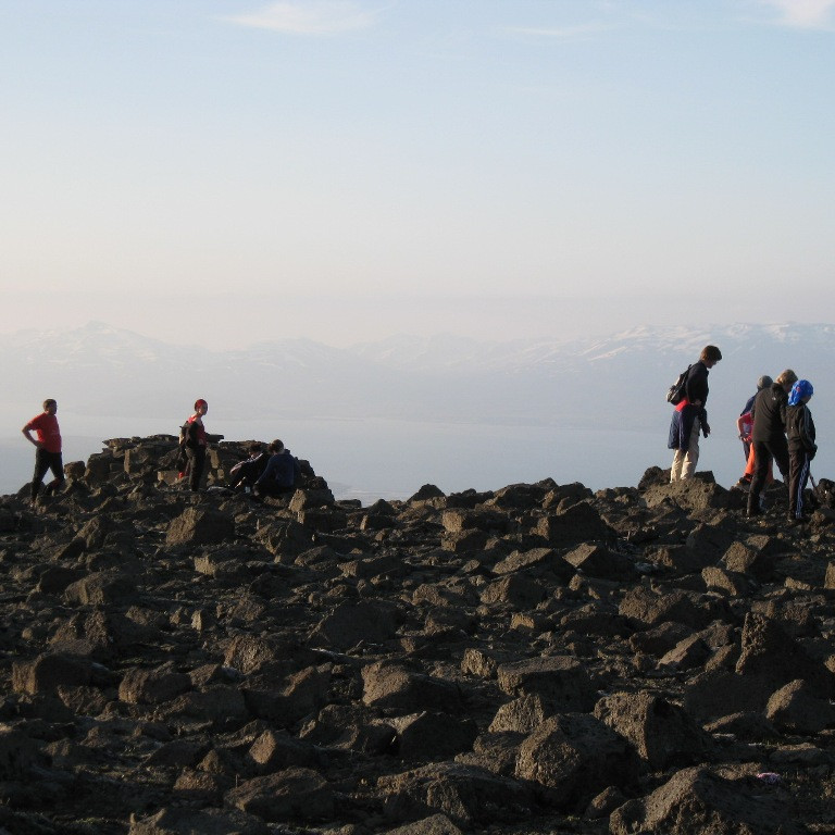 Horft fram af brúninni