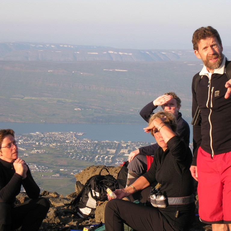 Frímann fararstjóri að segja frá