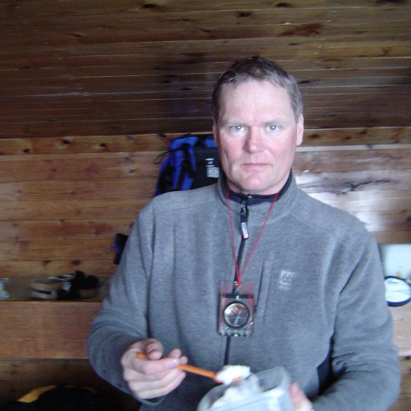 Letherman maðurinn eftir að hafa drukki olíu og skilað afgangnum í kókflösku til að fá smá hita.