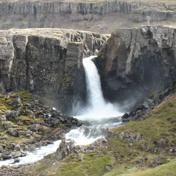 Foss þegar komið er niður af Öxi.