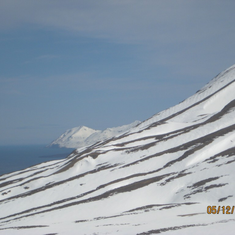 Sér út á Látraströnd.