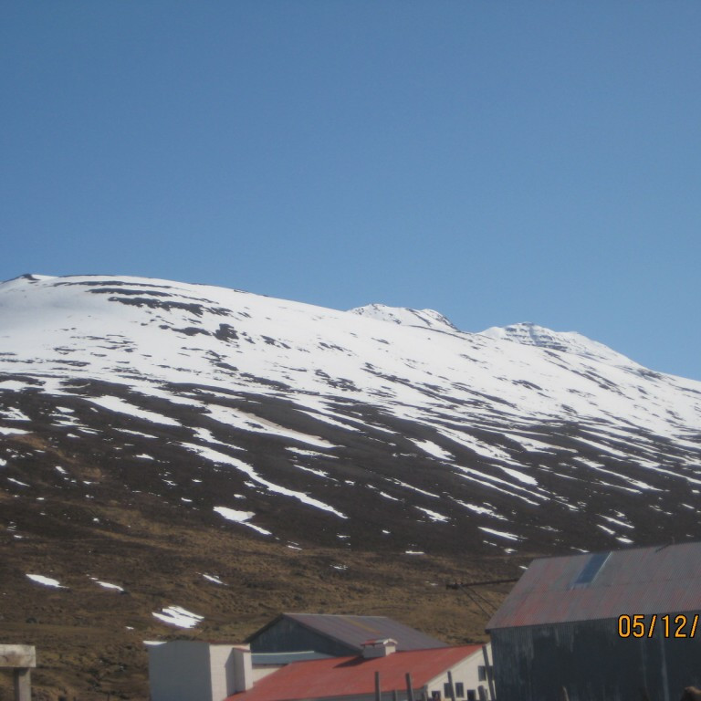 Hvarfshnjúkur séður frá Hofsá.