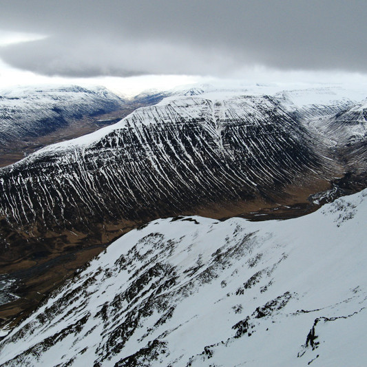 Horft yfir Djúpadal á Hleiðargarðsfjall.