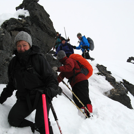 Lína og Helga á leiðinni niður