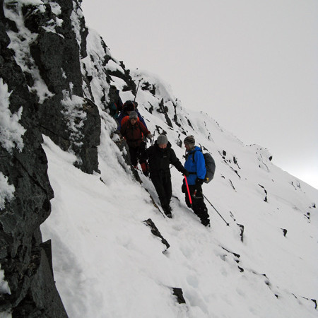 Oft er erfiðara að fara niður en upp.
