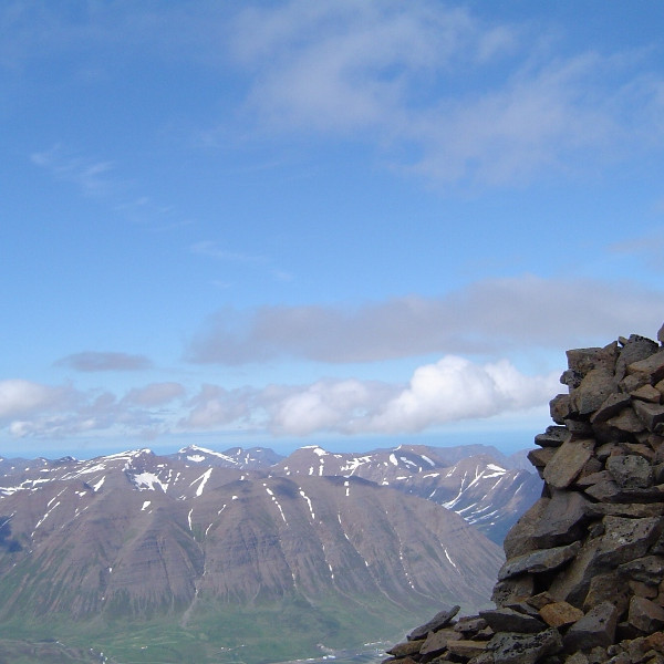 Ósbrekkufjall í baksýn.