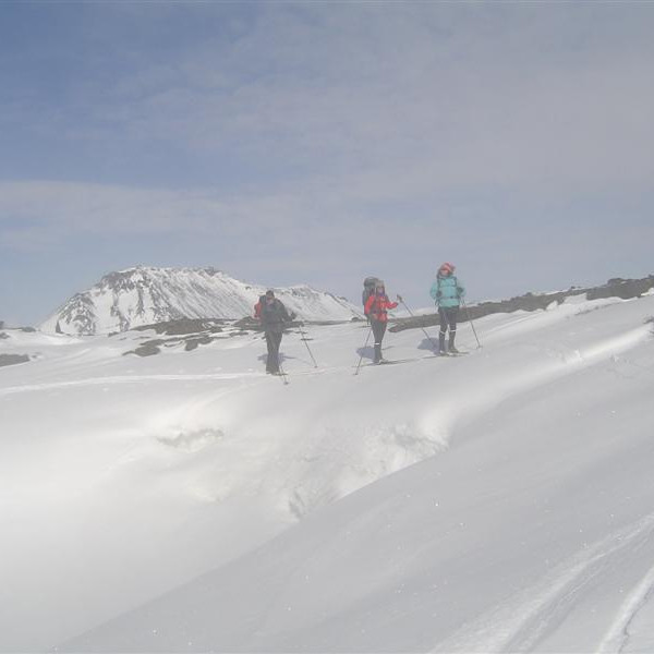 1	Við Brekkuás, Jörundur í baksýn.