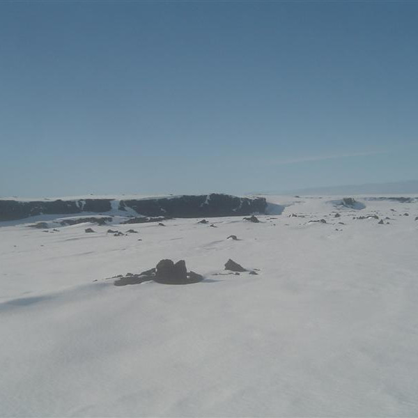 Auðvelt var að fara upp á vegginn hægra megin.