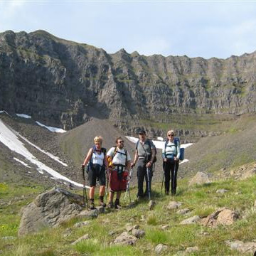 Dagur 2
Hömrum girtur Hvanndalur